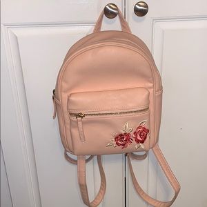 Cute backpack!! 🌺🌸🦋